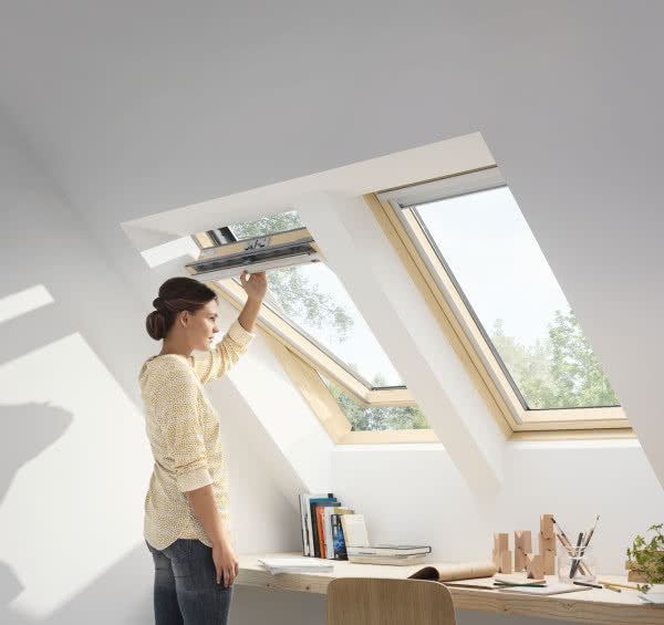 Trzyszybowe drewniane okna dachowe VELUX GLL
