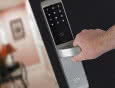 Nowoczesny zamek elektroniczny Yale YDM3168